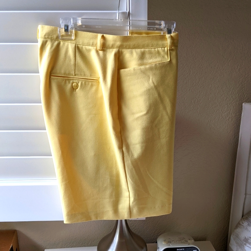 ⭐TEHAMA BEAUTIFUL WOMAN LIGHT YELLOW 💛 GOLF SHORTS